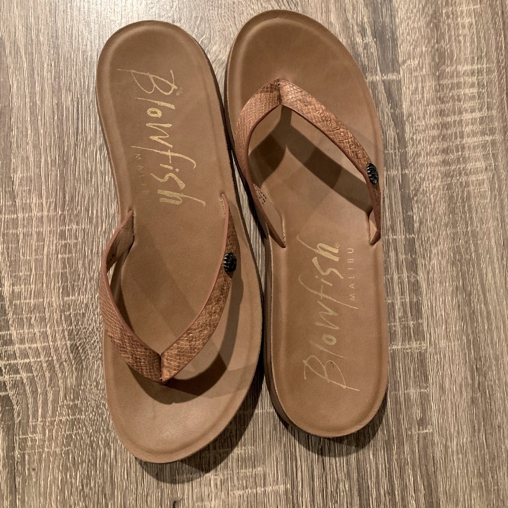 Blowfish Malibu flip flops sandals comfortable!!